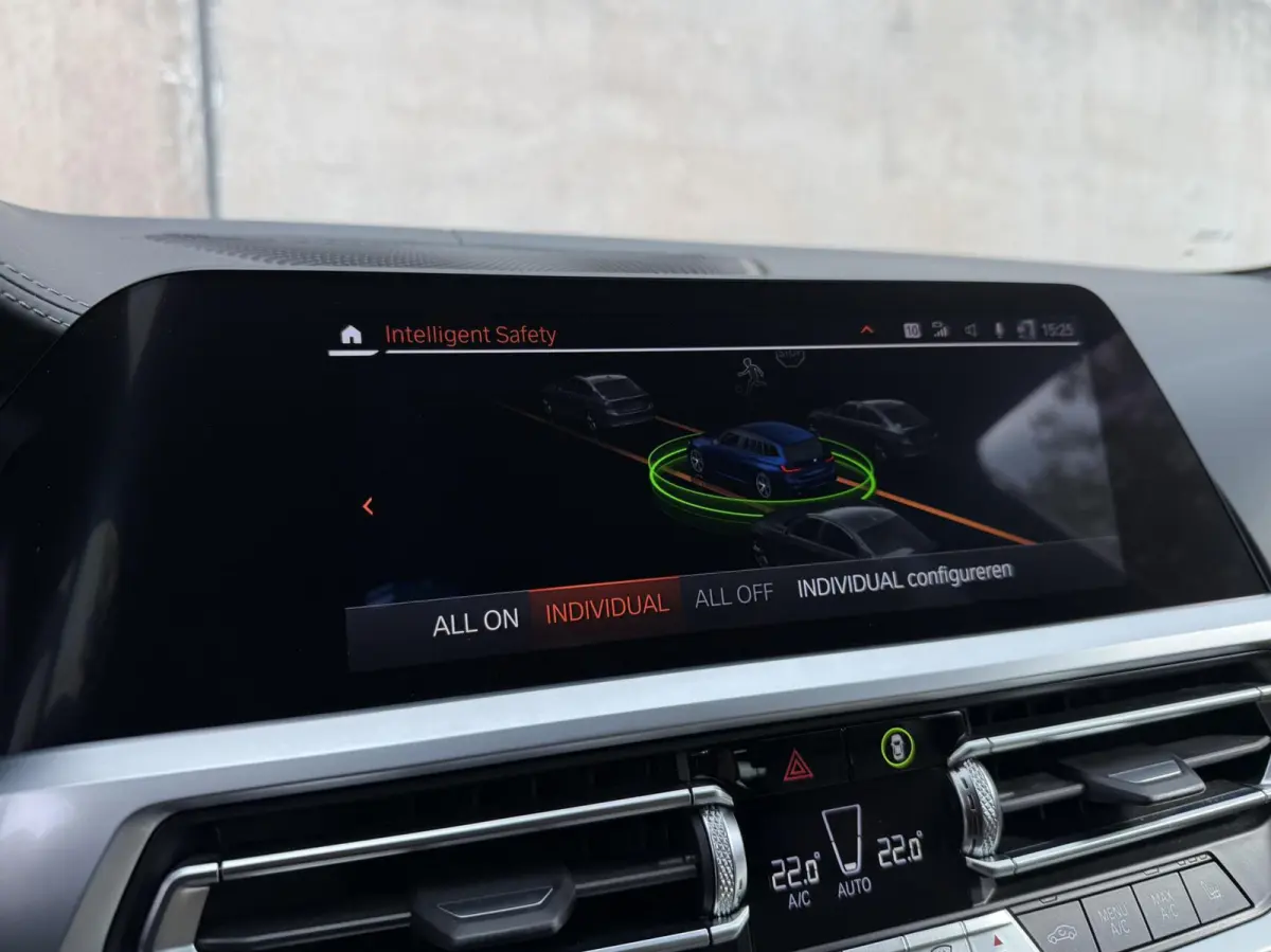 330i Introduction High Executive Edition | BMW Individual | Trekhaak | Adaptieve Cruise | H&K | 360' Camera |
