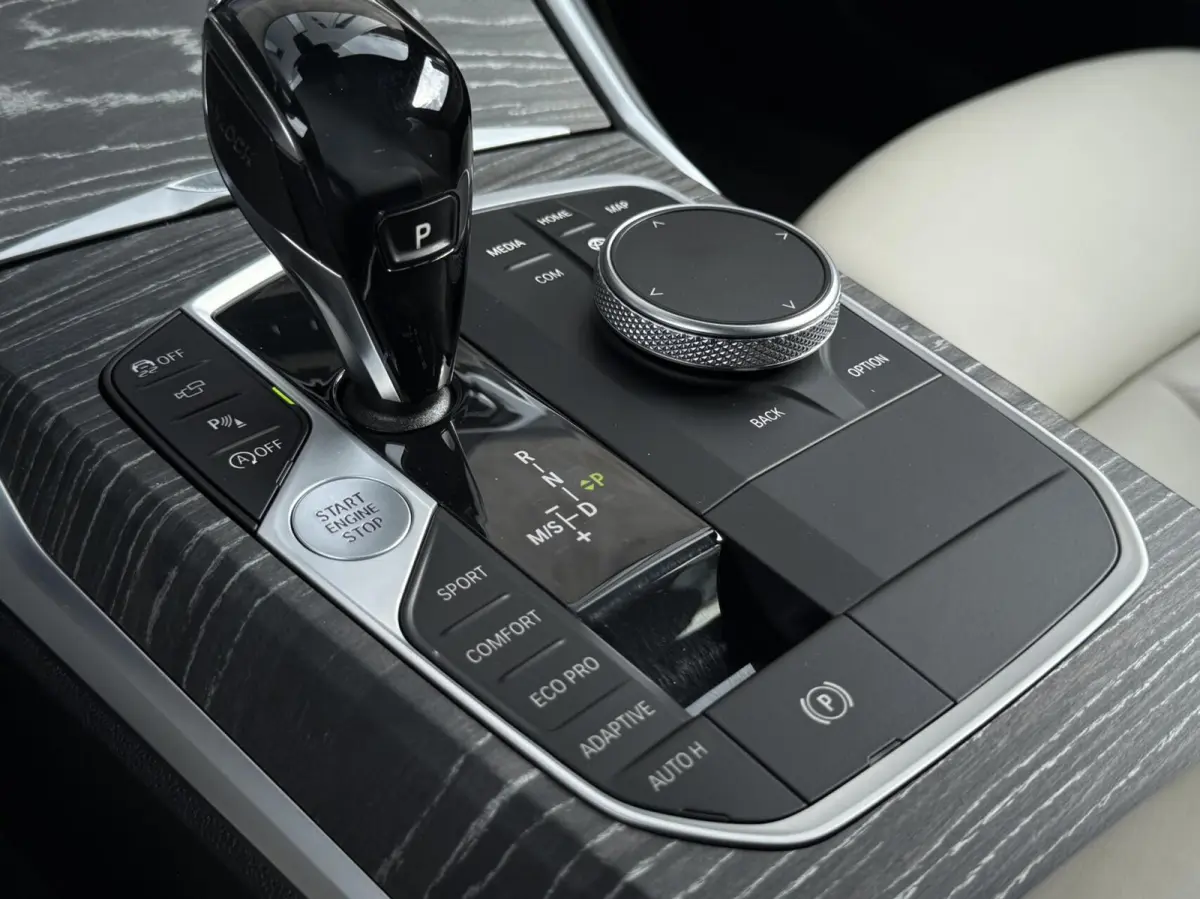 330i Introduction High Executive Edition | BMW Individual | Trekhaak | Adaptieve Cruise | H&K | 360' Camera |
