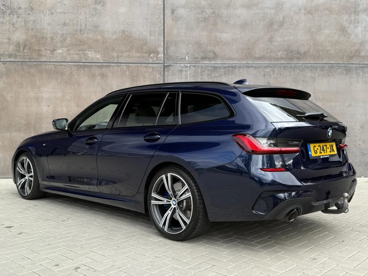 330i Introduction High Executive Edition | BMW Individual | Trekhaak | Adaptieve Cruise | H&K | 360' Camera |