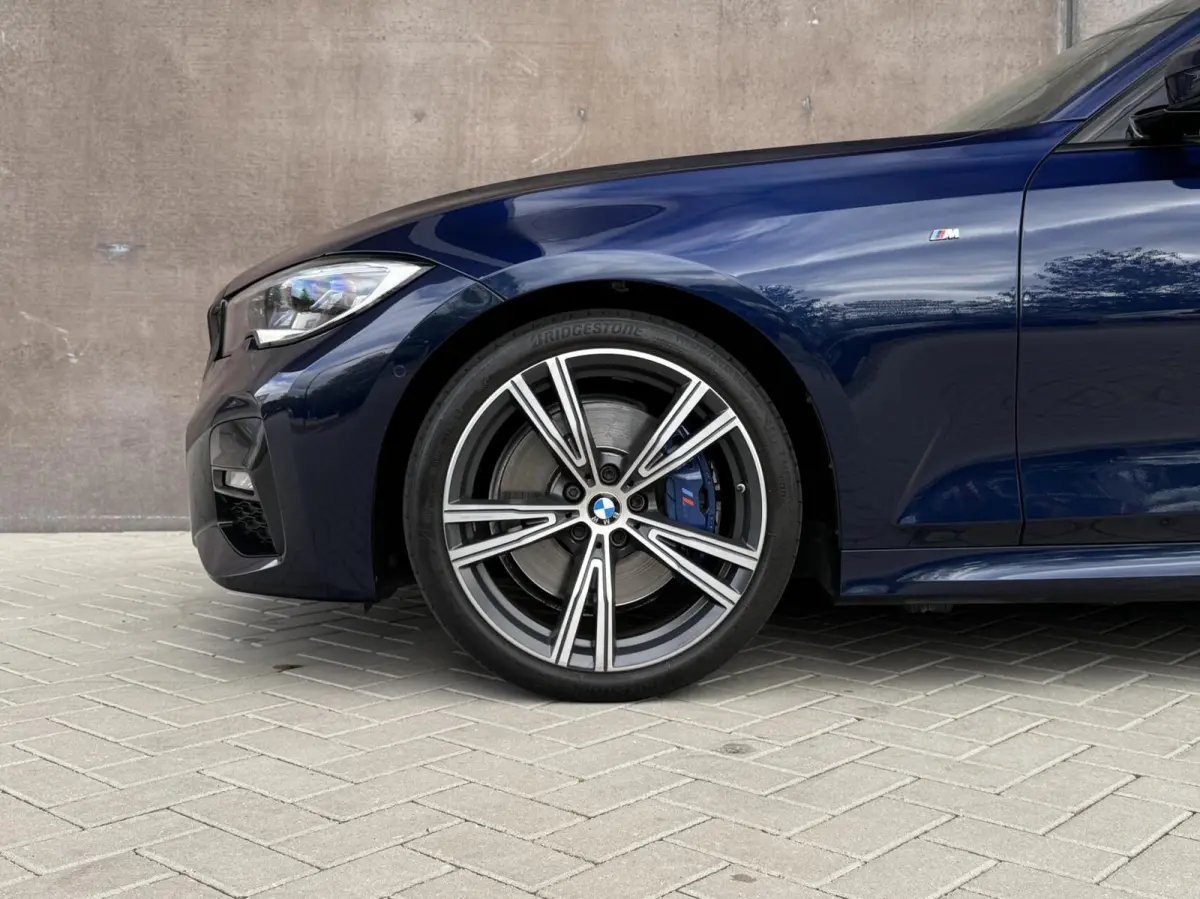 330i Introduction High Executive Edition | BMW Individual | Trekhaak | Adaptieve Cruise | H&K | 360' Camera |