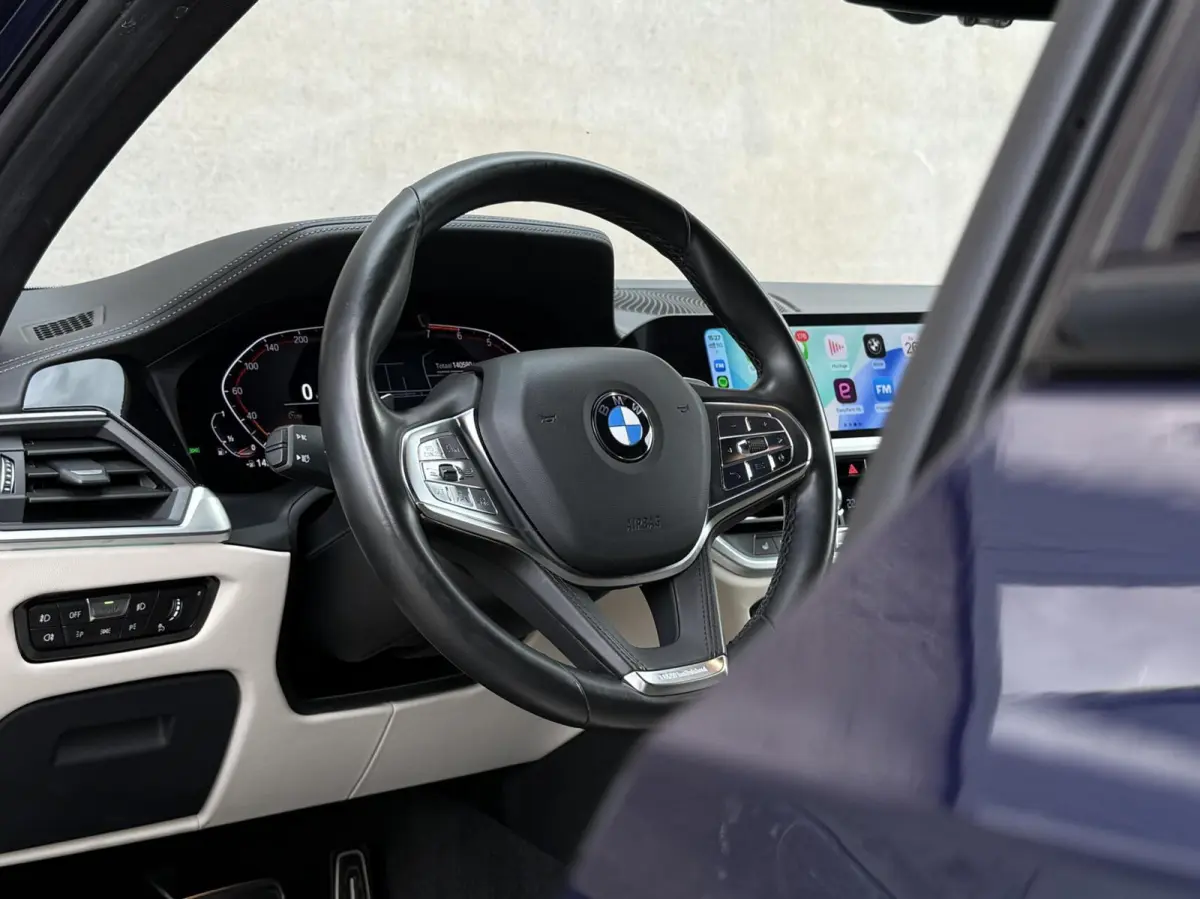 330i Introduction High Executive Edition | BMW Individual | Trekhaak | Adaptieve Cruise | H&K | 360' Camera |