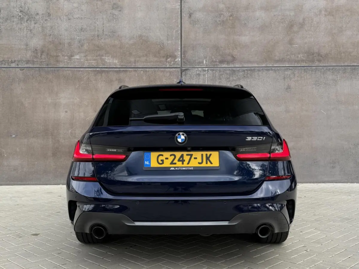 330i Introduction High Executive Edition | BMW Individual | Trekhaak | Adaptieve Cruise | H&K | 360' Camera |