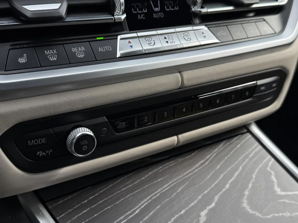 330i Introduction High Executive Edition | BMW Individual | Trekhaak | Adaptieve Cruise | H&K | 360' Camera |