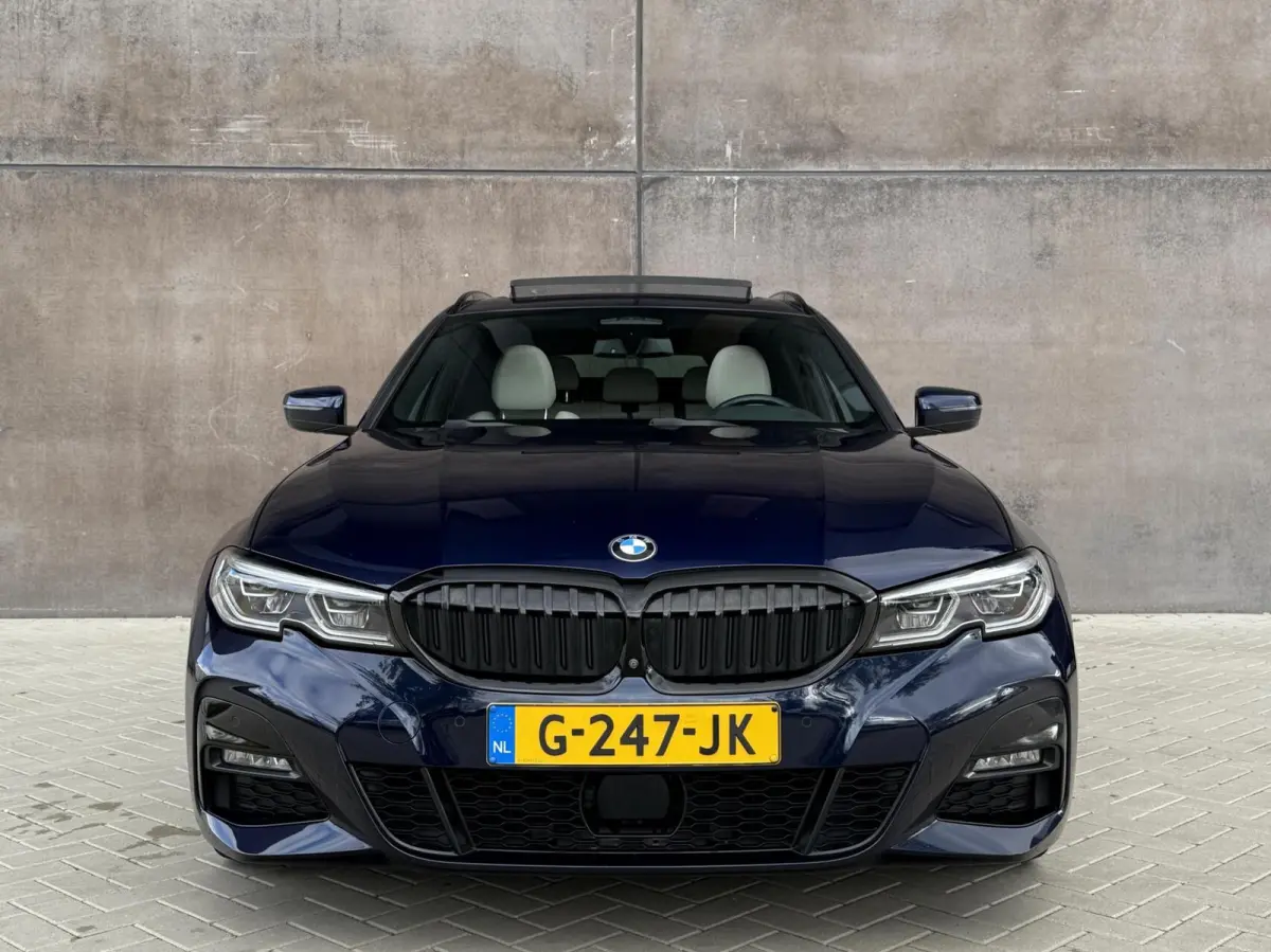 330i Introduction High Executive Edition | BMW Individual | Trekhaak | Adaptieve Cruise | H&K | 360' Camera |