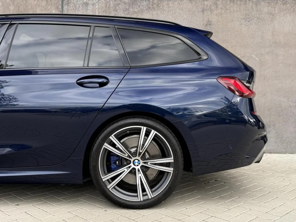 330i Introduction High Executive Edition | BMW Individual | Trekhaak | Adaptieve Cruise | H&K | 360' Camera |