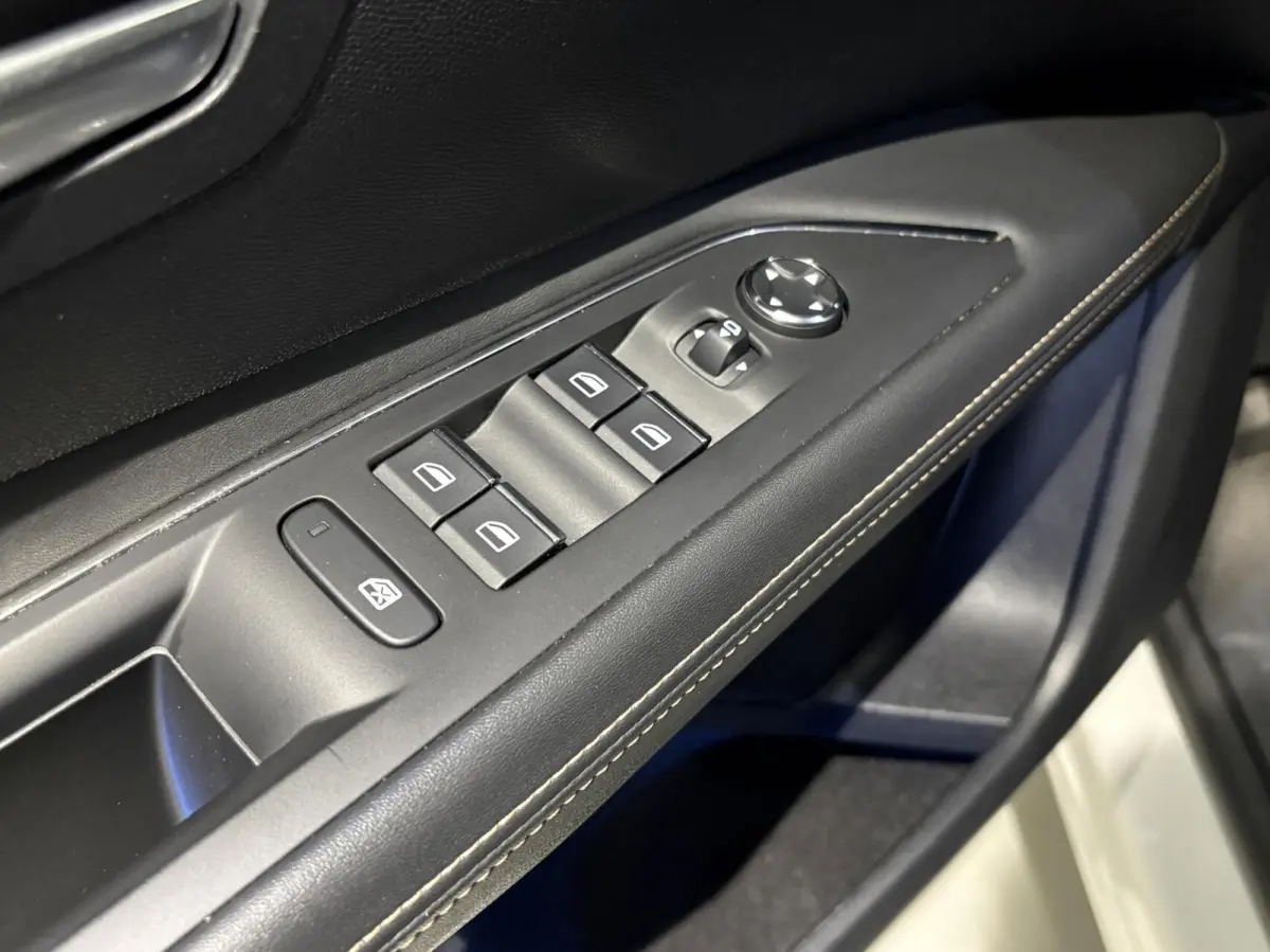 1.6 HYbrid 225PK GT|Black Pack|PANODAK|Focal|360|Carplay|Navi|PDC|ACC|Side assist|Lane Assist|