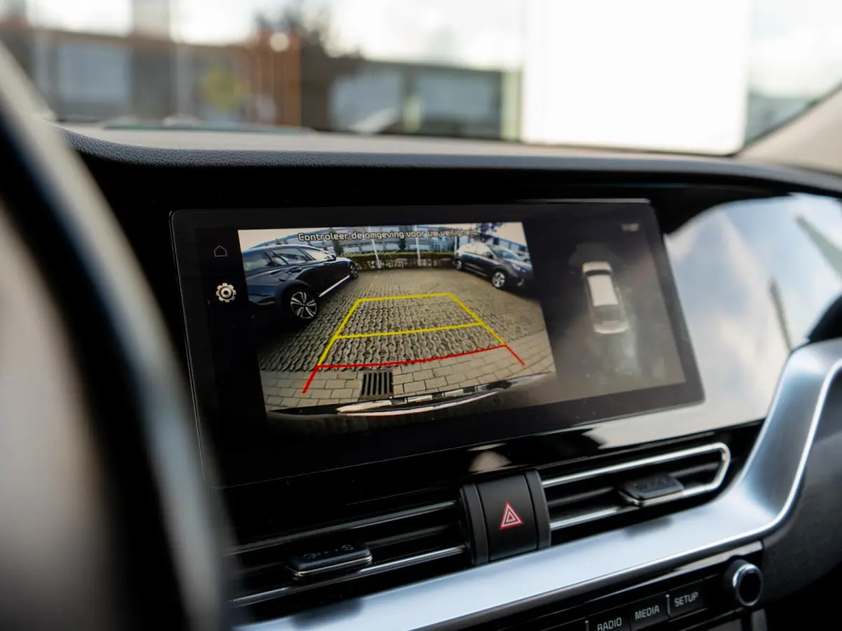 DynamicPlusLine 64 kWh SOH 97,2 % |Stoel en stuurverwarming | Schuif/-kanteldak | Achteruitrijcamera | Navigatie | Carplay | PDC voor & achter | Achteruitrijcamera