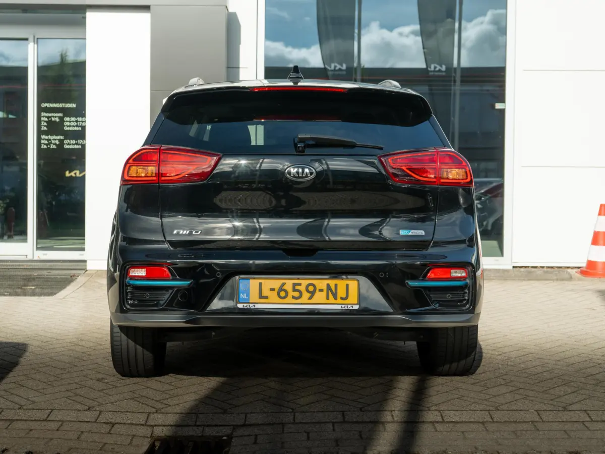 DynamicPlusLine 64 kWh SOH 97,2 % |Stoel en stuurverwarming | Schuif/-kanteldak | Achteruitrijcamera | Navigatie | Carplay | PDC voor & achter | Achteruitrijcamera