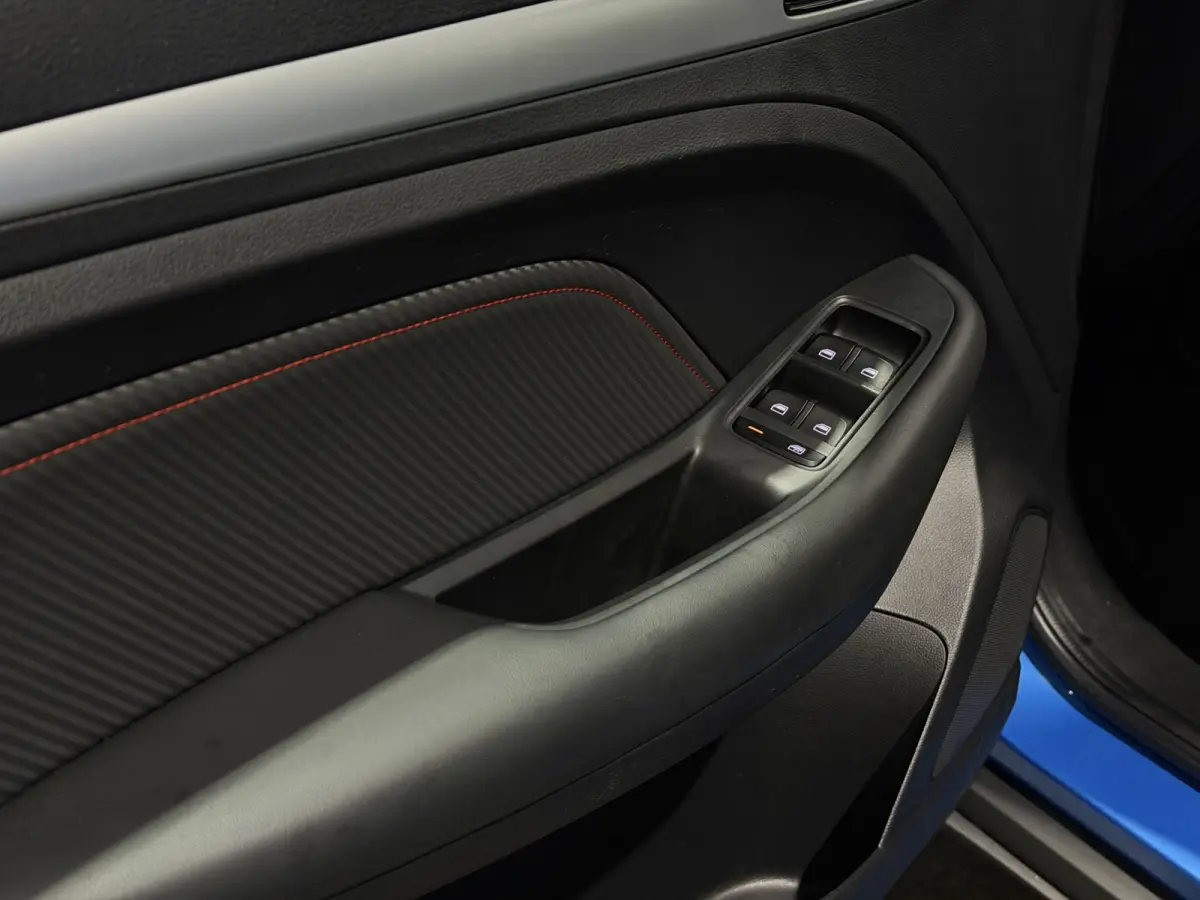 Standard Range Comfort 50 kWh | ACC | Keyless | Apple Carplay - Android Auto