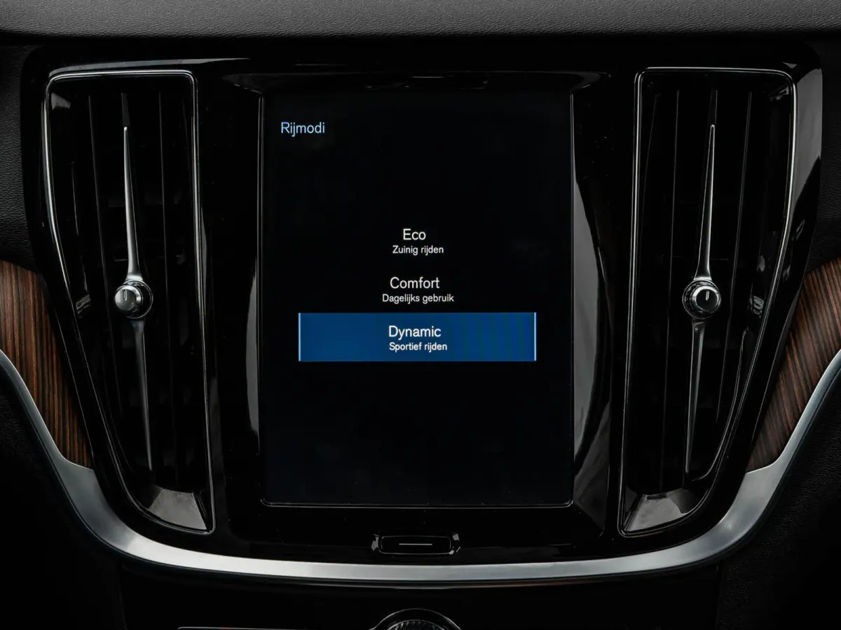 2.0 D4 Inscription | Panoramadak | Intellisafe Pro Line | 360 Camera | HUD |Standkachel | Harman/kardon | Leder | LED | Memory | 19" | Dealeronderhouden