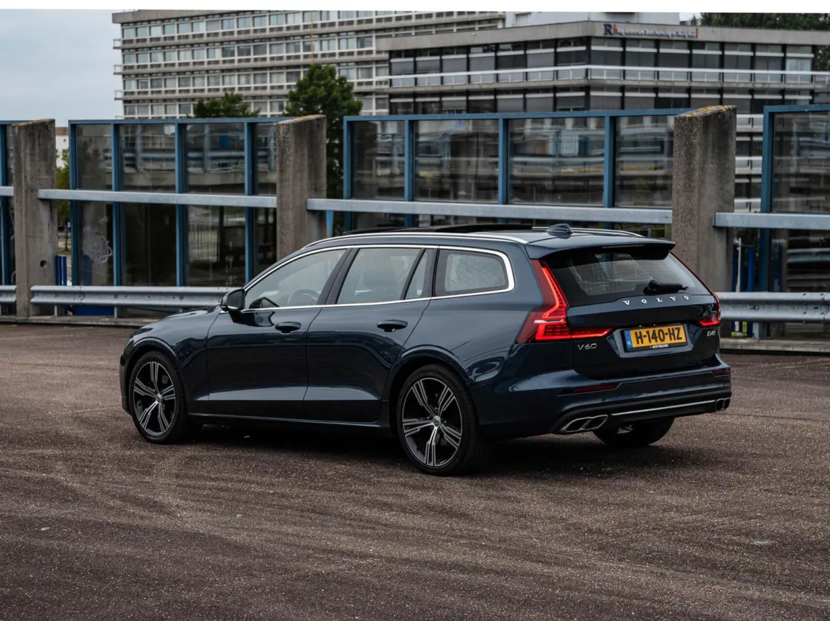 2.0 D4 Inscription | Panoramadak | Intellisafe Pro Line | 360 Camera | HUD |Standkachel | Harman/kardon | Leder | LED | Memory | 19" | Dealeronderhouden