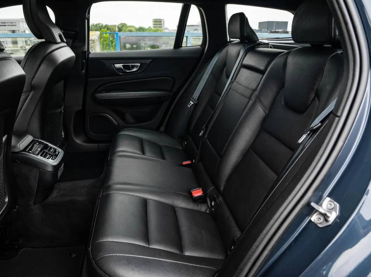2.0 D4 Inscription | Panoramadak | Intellisafe Pro Line | 360 Camera | HUD |Standkachel | Harman/kardon | Leder | LED | Memory | 19" | Dealeronderhouden