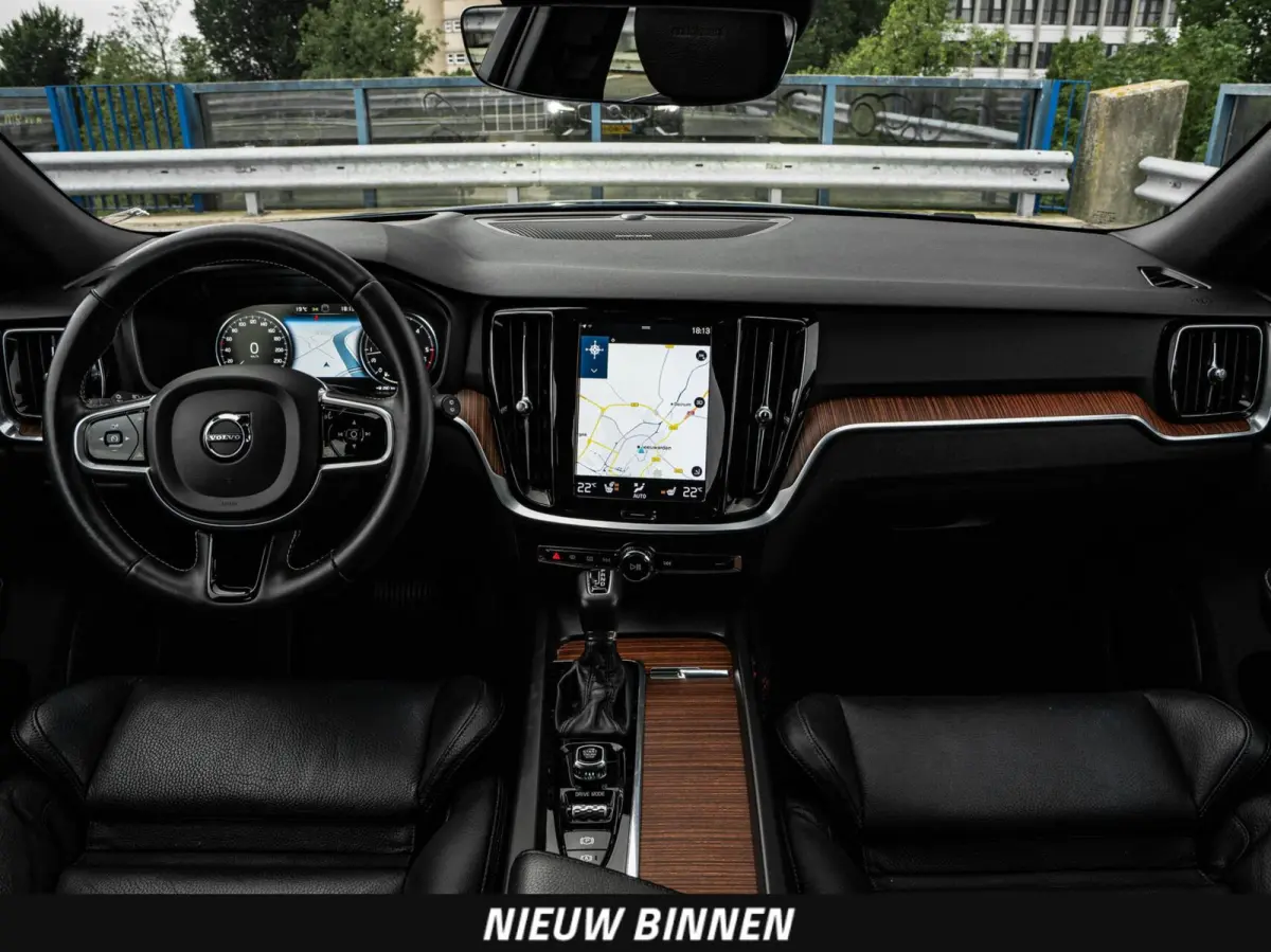 2.0 D4 Inscription | Panoramadak | Intellisafe Pro Line | 360 Camera | HUD |Standkachel | Harman/kardon | Leder | LED | Memory | 19" | Dealeronderhouden