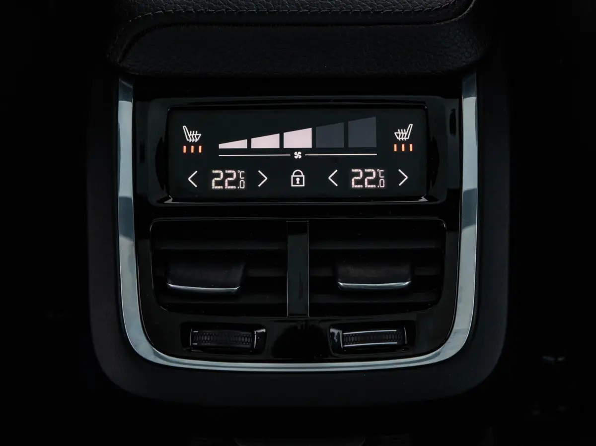 2.0 D4 Inscription | Panoramadak | Intellisafe Pro Line | 360 Camera | HUD |Standkachel | Harman/kardon | Leder | LED | Memory | 19" | Dealeronderhouden