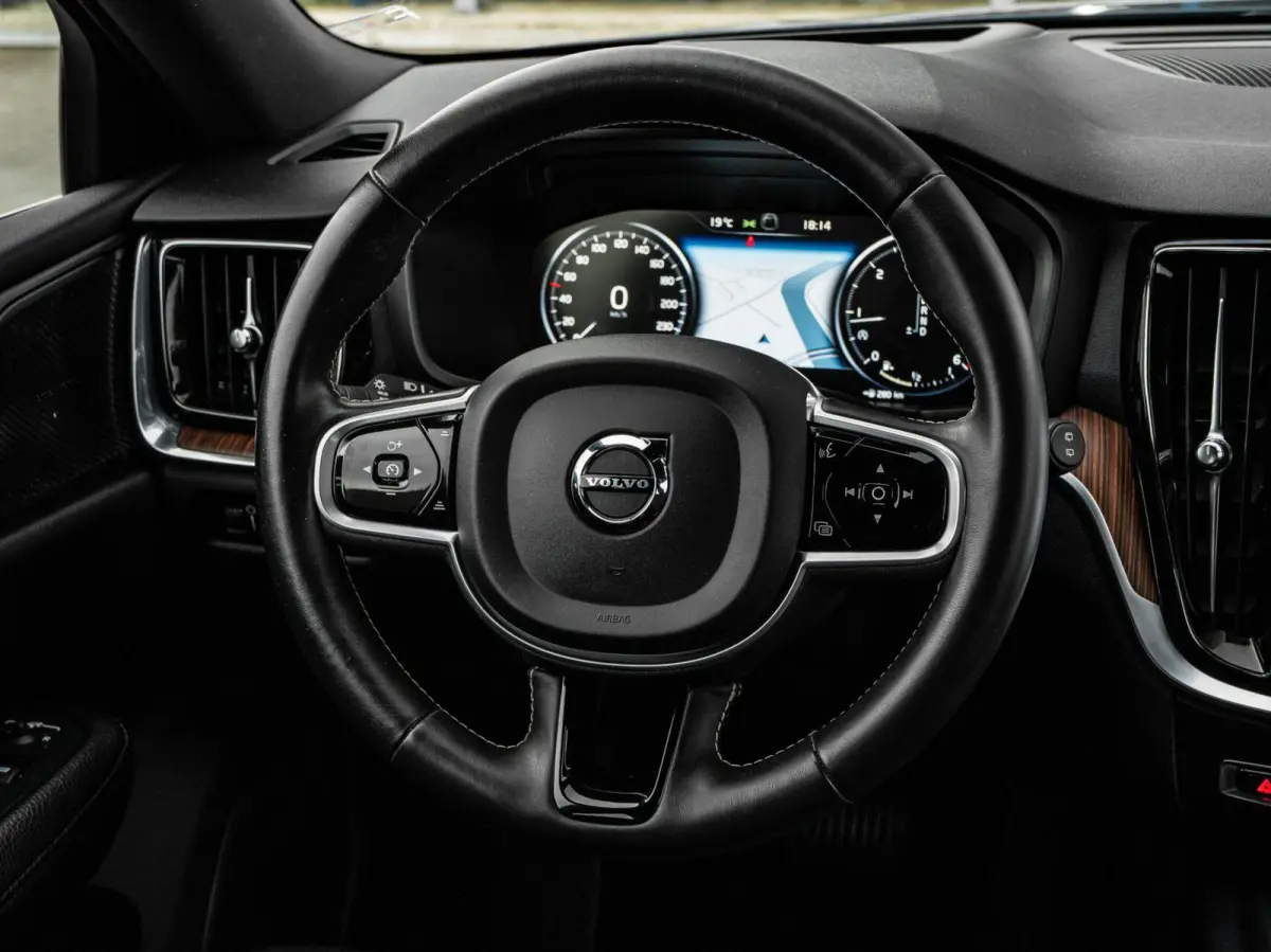 2.0 D4 Inscription | Panoramadak | Intellisafe Pro Line | 360 Camera | HUD |Standkachel | Harman/kardon | Leder | LED | Memory | 19" | Dealeronderhouden