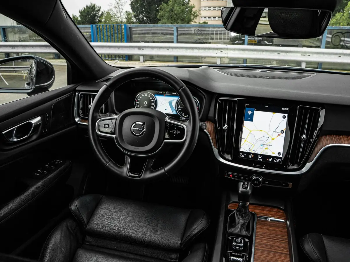 2.0 D4 Inscription | Panoramadak | Intellisafe Pro Line | 360 Camera | HUD |Standkachel | Harman/kardon | Leder | LED | Memory | 19" | Dealeronderhouden