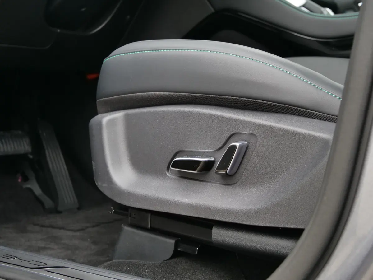 1.5 DM-i FWD Comfort 218 Pk 26,6 kWh PHEV Leder / Panoramadak / 125 km elektr. actieradius