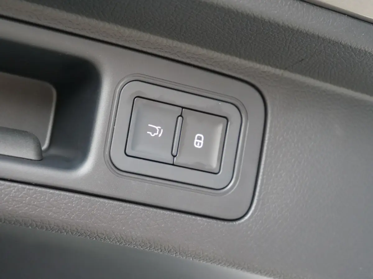 1.5 DM-i FWD Comfort 218 Pk 26,6 kWh PHEV Leder / Panoramadak / 125 km elektr. actieradius