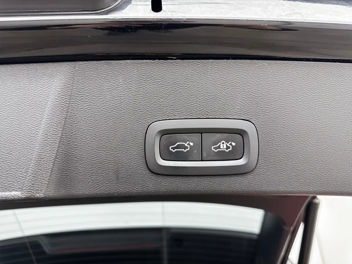 T4 Plus | 18" | Trekhaak | Harman Kardon | Elektr. verst. Stoelen | Stoel/Stuurverwarming | Adaptieve Cruise | BLIS | Keyless | Elektrische Achterklep | Parkeercamera