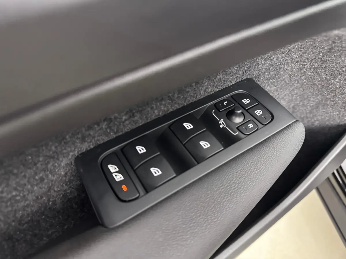 T4 Plus | 18" | Trekhaak | Harman Kardon | Elektr. verst. Stoelen | Stoel/Stuurverwarming | Adaptieve Cruise | BLIS | Keyless | Elektrische Achterklep | Parkeercamera
