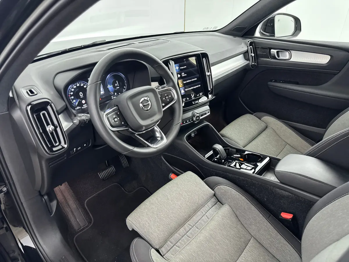 T4 Plus | 18" | Trekhaak | Harman Kardon | Elektr. verst. Stoelen | Stoel/Stuurverwarming | Adaptieve Cruise | BLIS | Keyless | Elektrische Achterklep | Parkeercamera