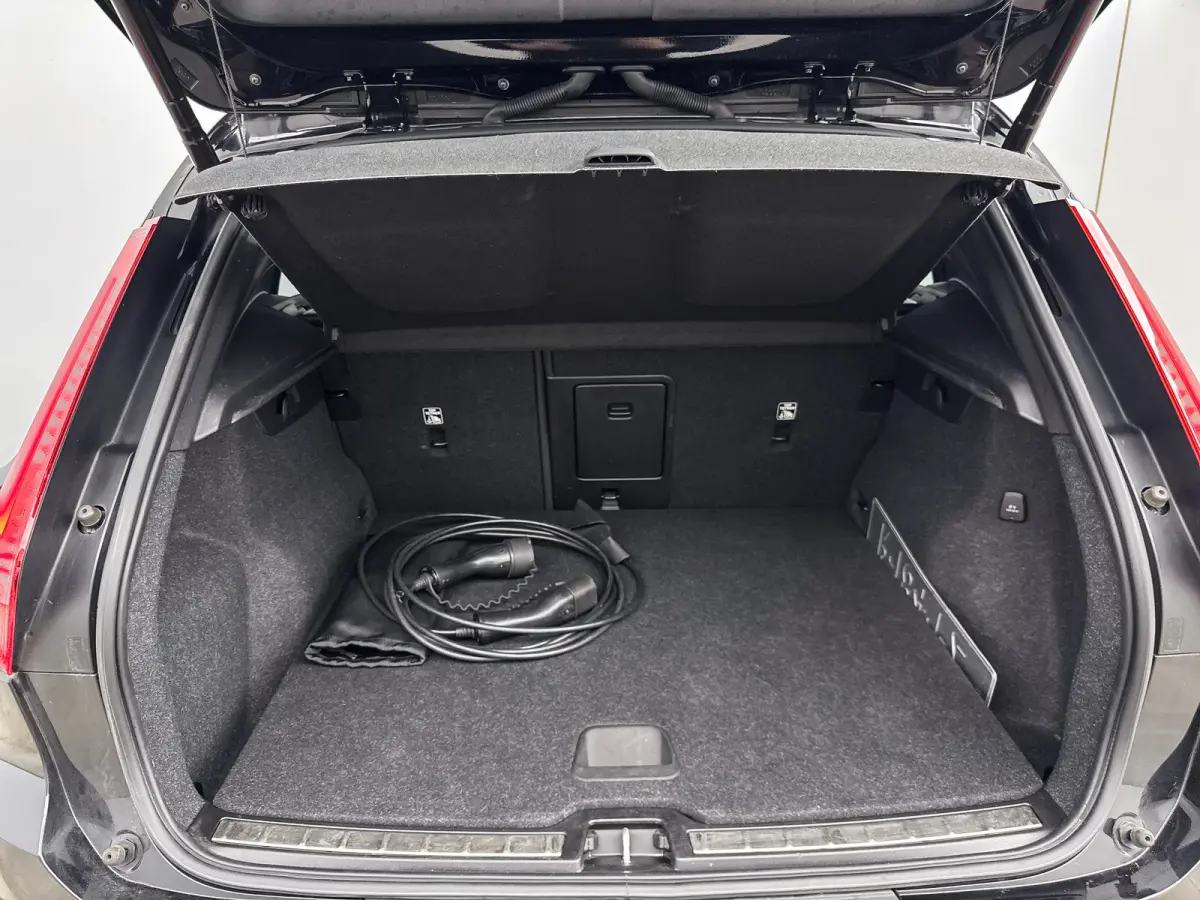 T4 Plus | 18" | Trekhaak | Harman Kardon | Elektr. verst. Stoelen | Stoel/Stuurverwarming | Adaptieve Cruise | BLIS | Keyless | Elektrische Achterklep | Parkeercamera