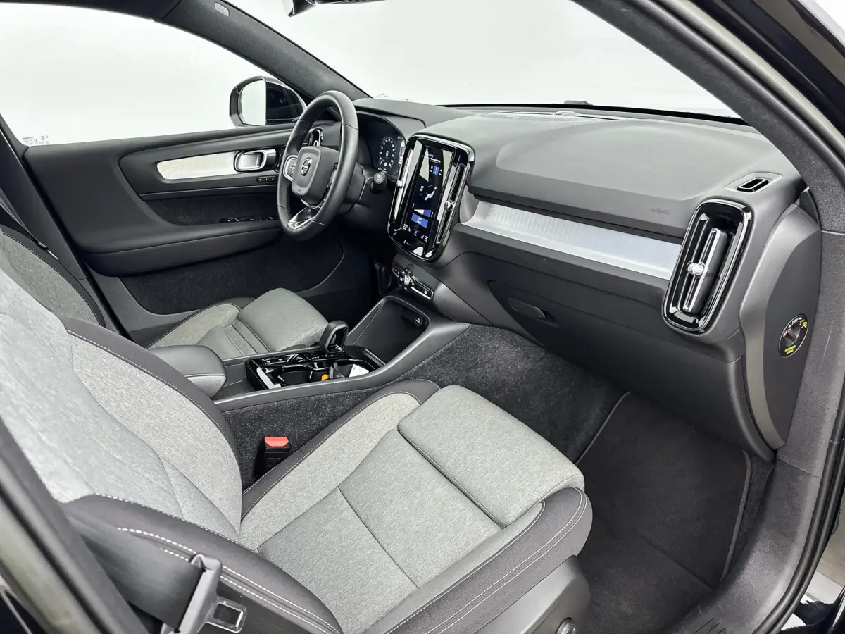 T4 Plus | 18" | Trekhaak | Harman Kardon | Elektr. verst. Stoelen | Stoel/Stuurverwarming | Adaptieve Cruise | BLIS | Keyless | Elektrische Achterklep | Parkeercamera