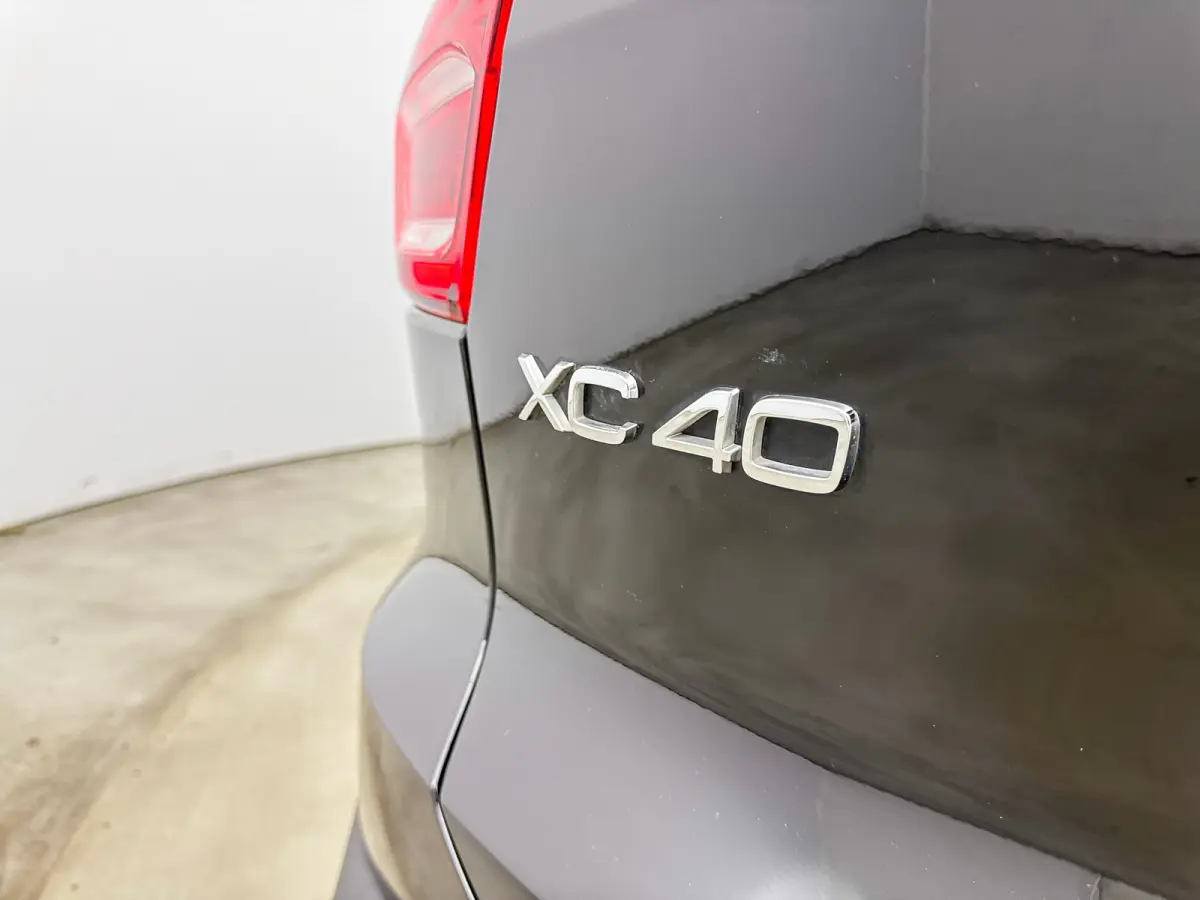 T4 Plus | 18" | Trekhaak | Harman Kardon | Elektr. verst. Stoelen | Stoel/Stuurverwarming | Adaptieve Cruise | BLIS | Keyless | Elektrische Achterklep | Parkeercamera