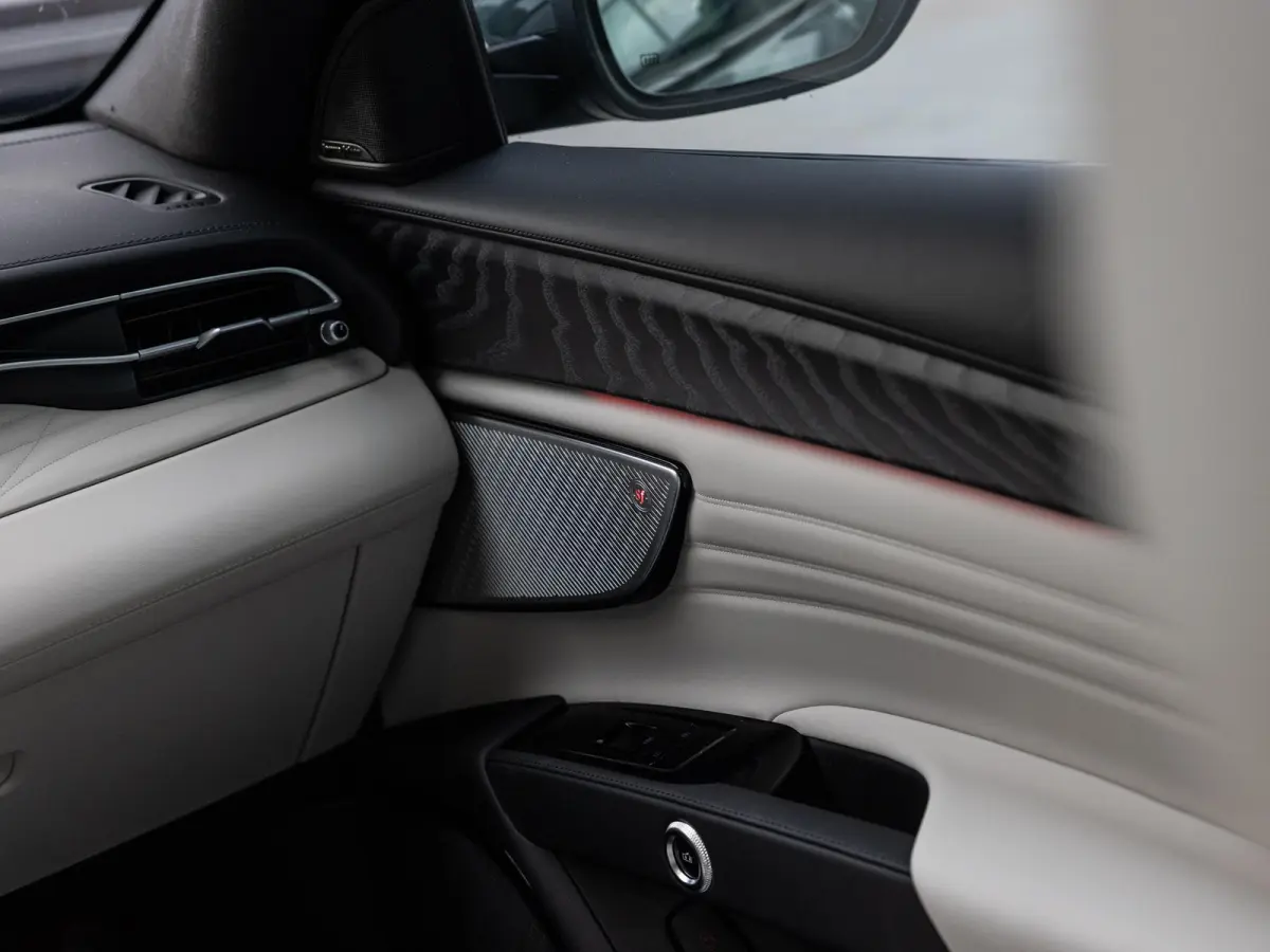2.0 MHEV Modena | 330pk | panoramadak | 360 camera | sonus faber geluid systeem