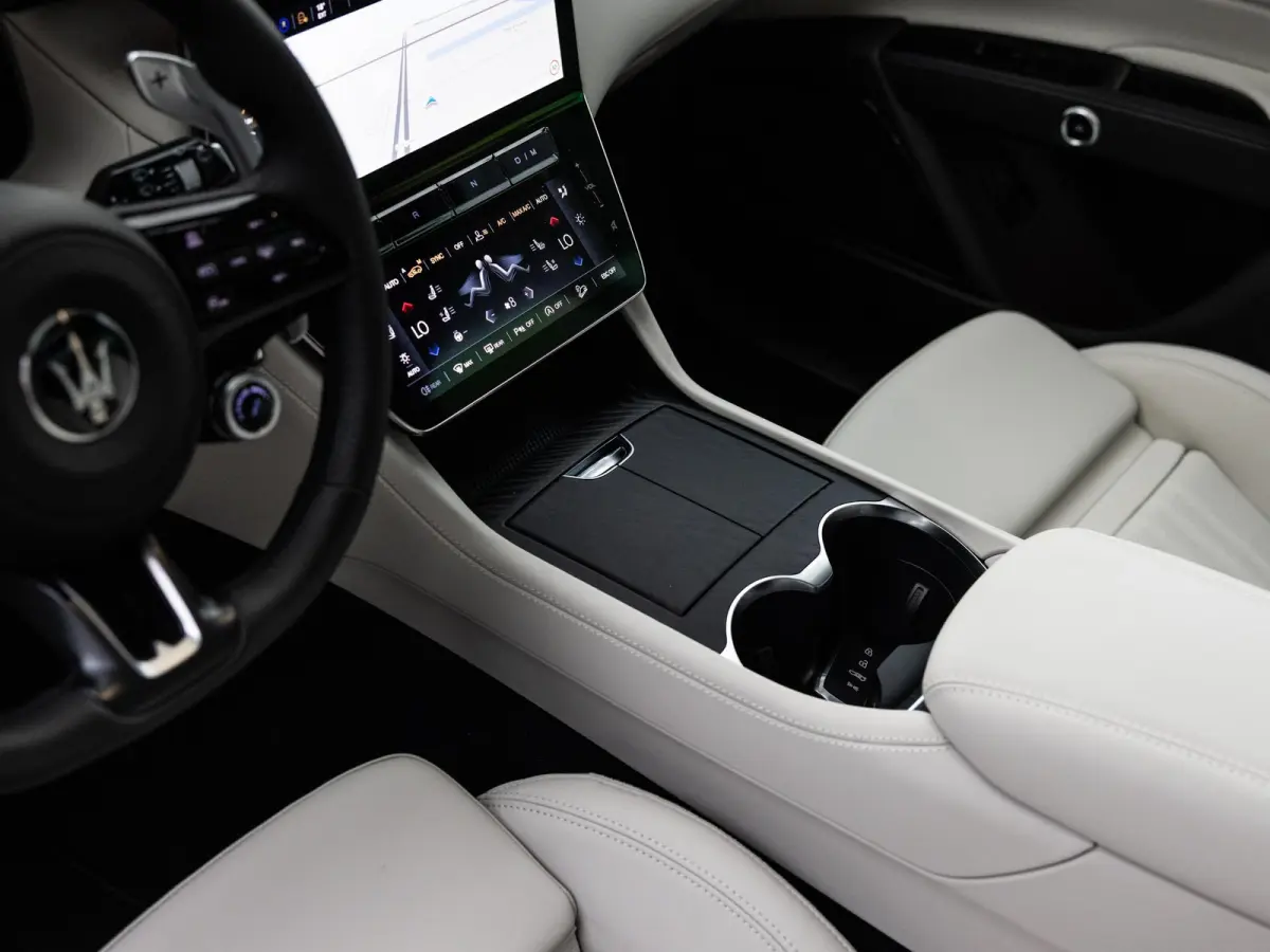 2.0 MHEV Modena | 330pk | panoramadak | 360 camera | sonus faber geluid systeem