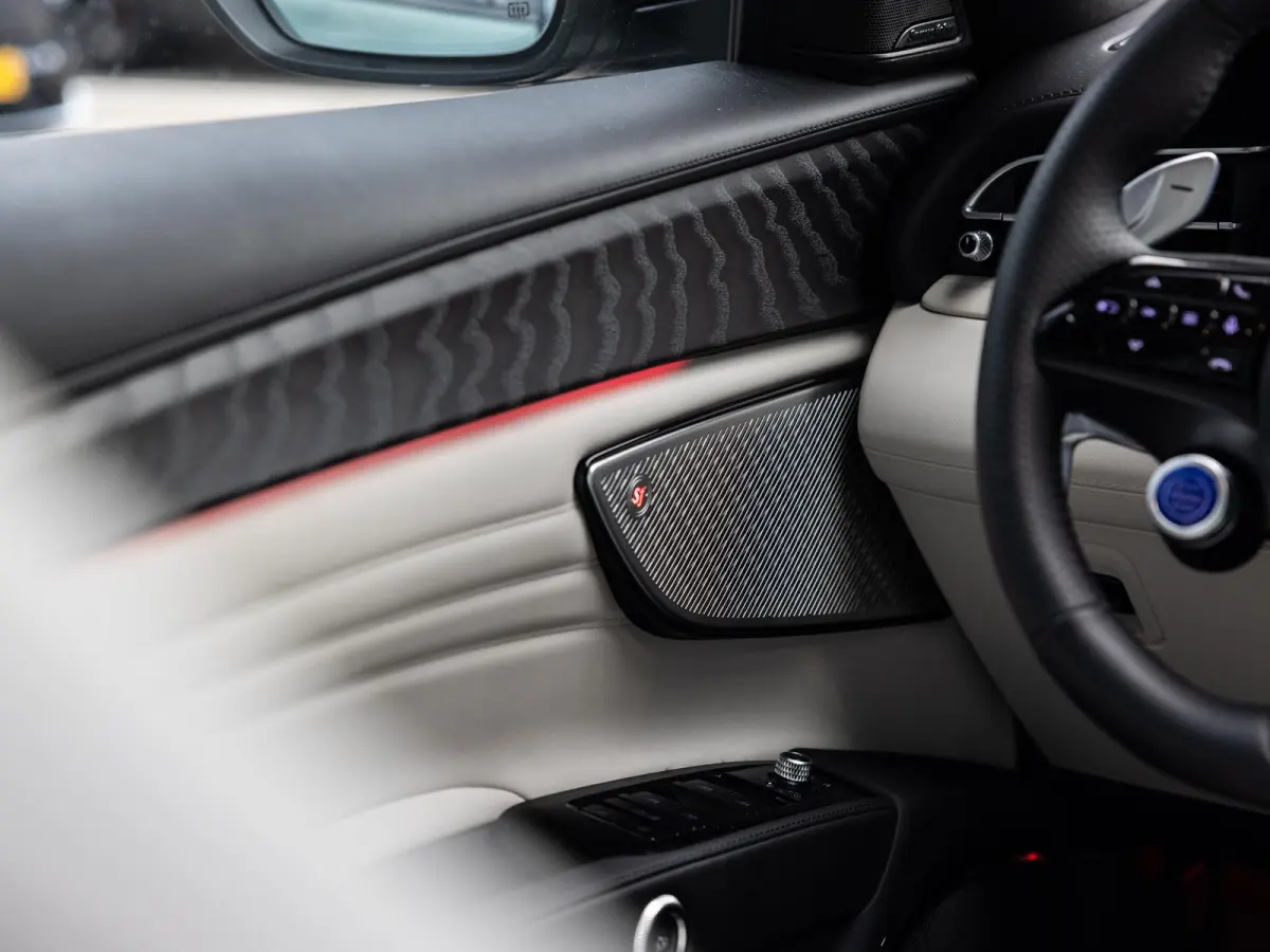 2.0 MHEV Modena | 330pk | panoramadak | 360 camera | sonus faber geluid systeem