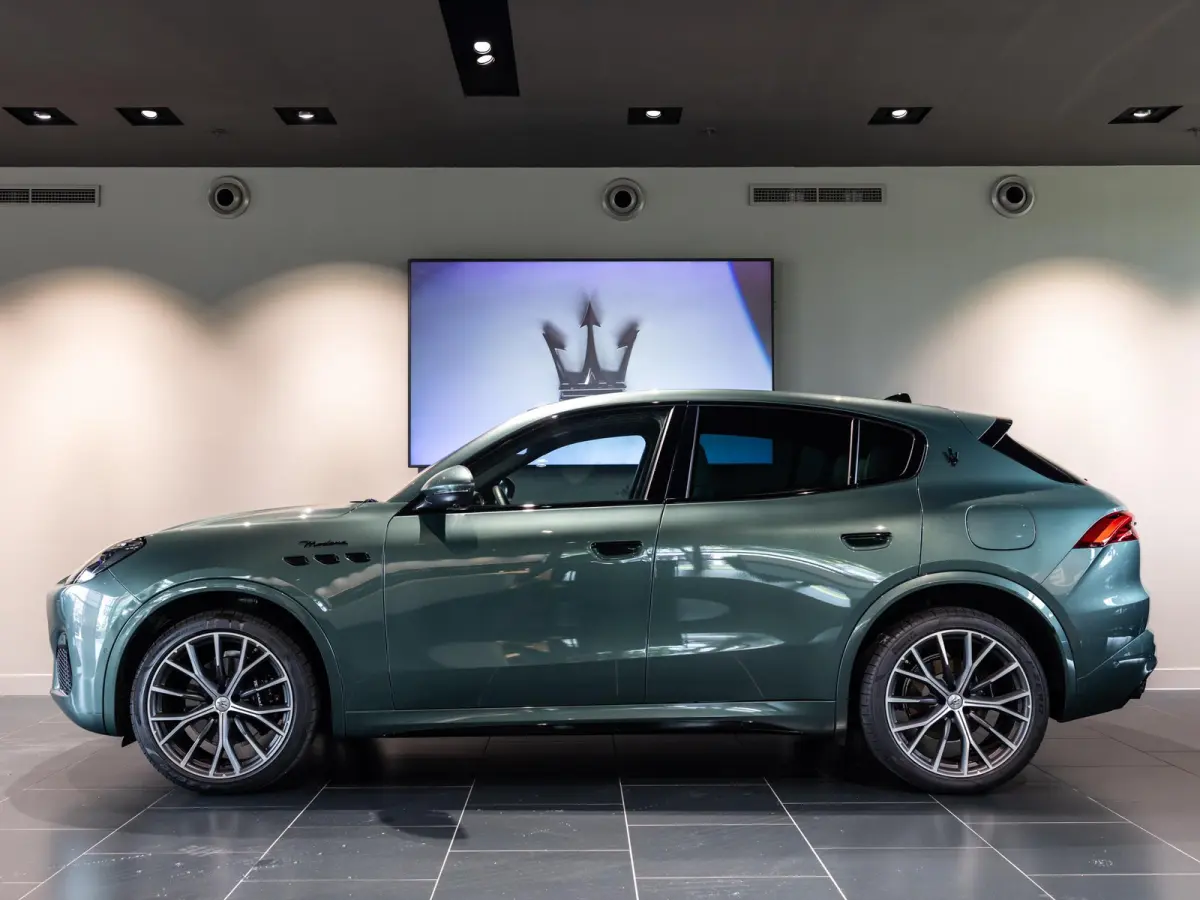 2.0 MHEV Modena | 330pk | panoramadak | 360 camera | sonus faber geluid systeem