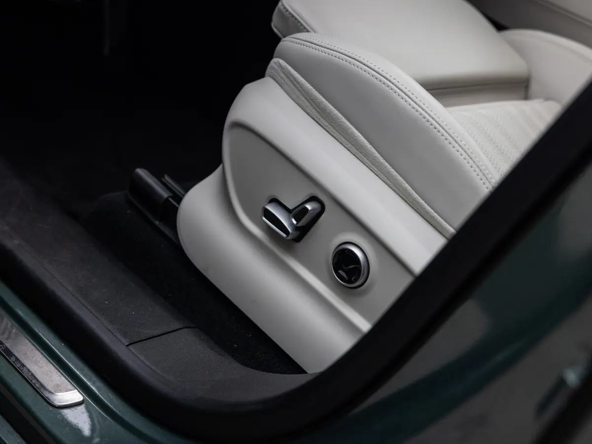 2.0 MHEV Modena | 330pk | panoramadak | 360 camera | sonus faber geluid systeem