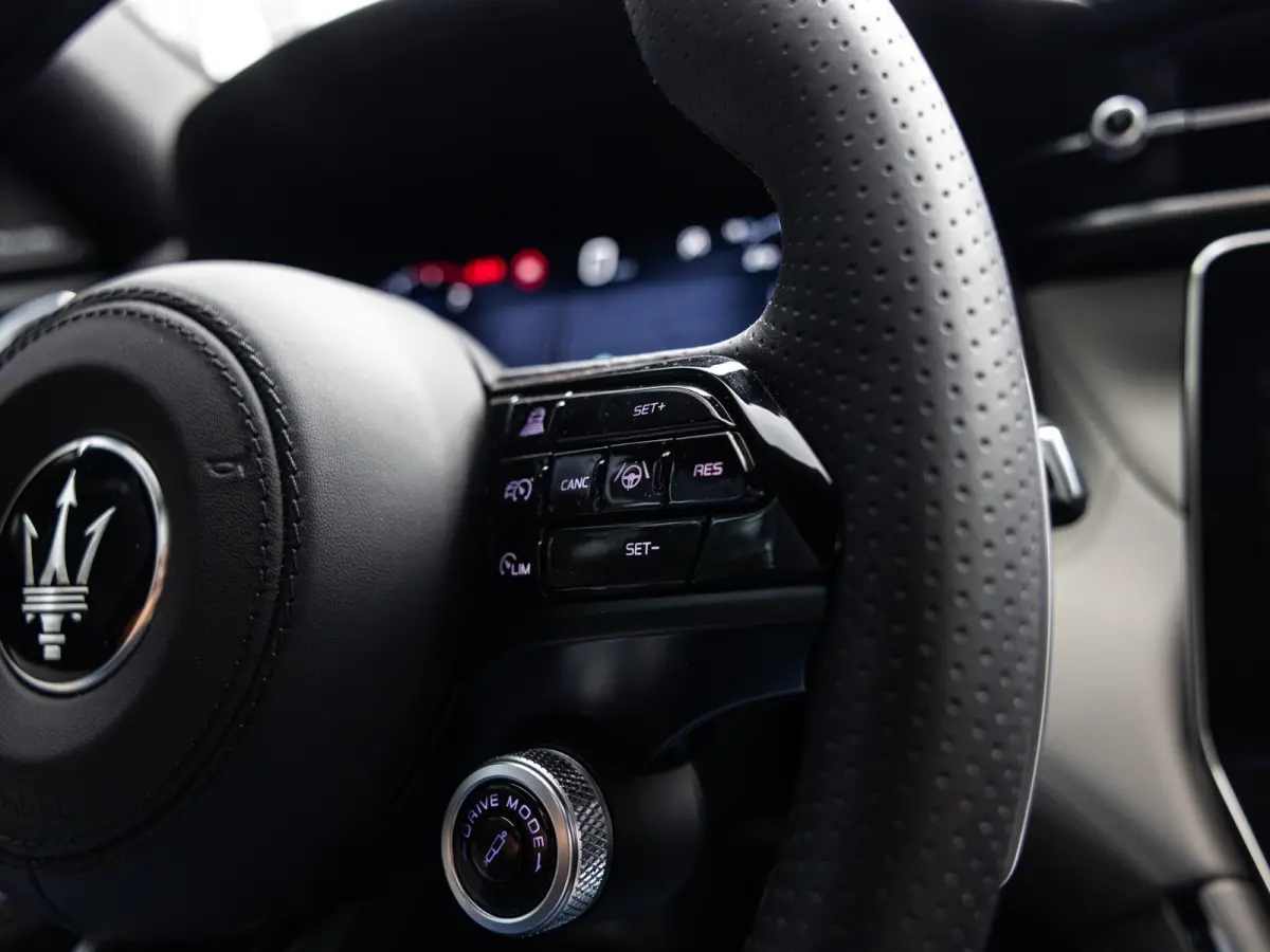 2.0 MHEV Modena | 330pk | panoramadak | 360 camera | sonus faber geluid systeem