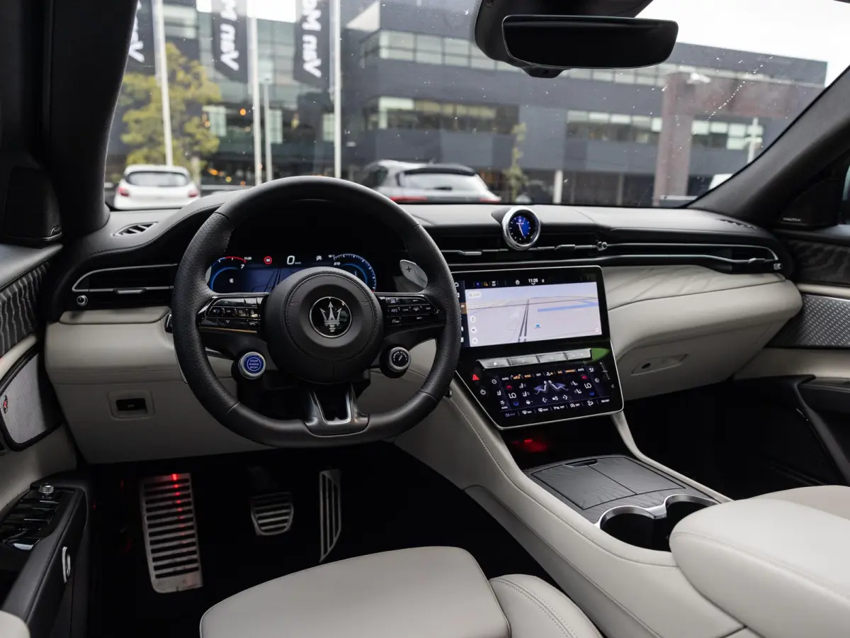2.0 MHEV Modena | 330pk | panoramadak | 360 camera | sonus faber geluid systeem