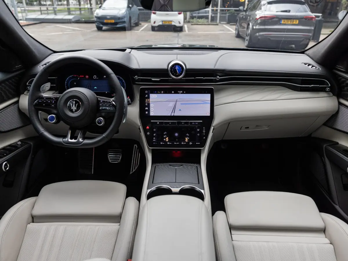 2.0 MHEV Modena | 330pk | panoramadak | 360 camera | sonus faber geluid systeem