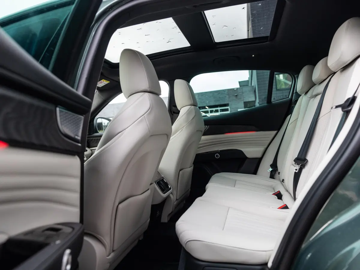 2.0 MHEV Modena | 330pk | panoramadak | 360 camera | sonus faber geluid systeem
