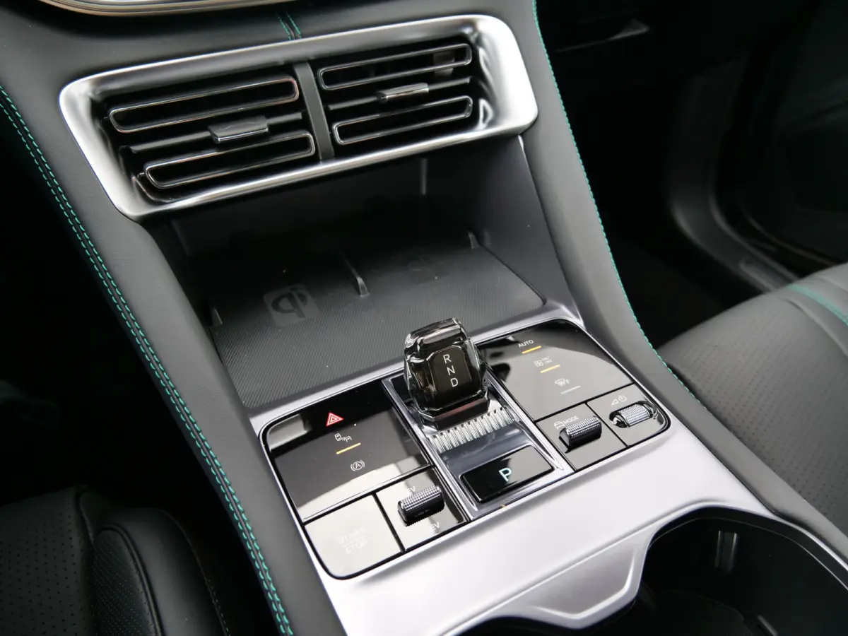 1.5 DM-i FWD Comfort 218 Pk 26,6 kWh PHEV Leder / Panoramadak / 125 km elektr. actieradius