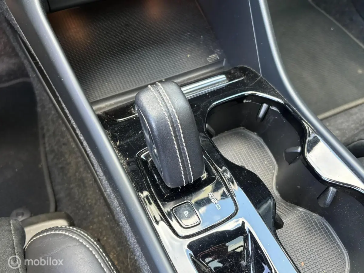 2.0 D4 AWD R-Design | Automaat | Schuif/kanteldak | Uitklapbare Trekhaak met 2100Kg trekgewicht!