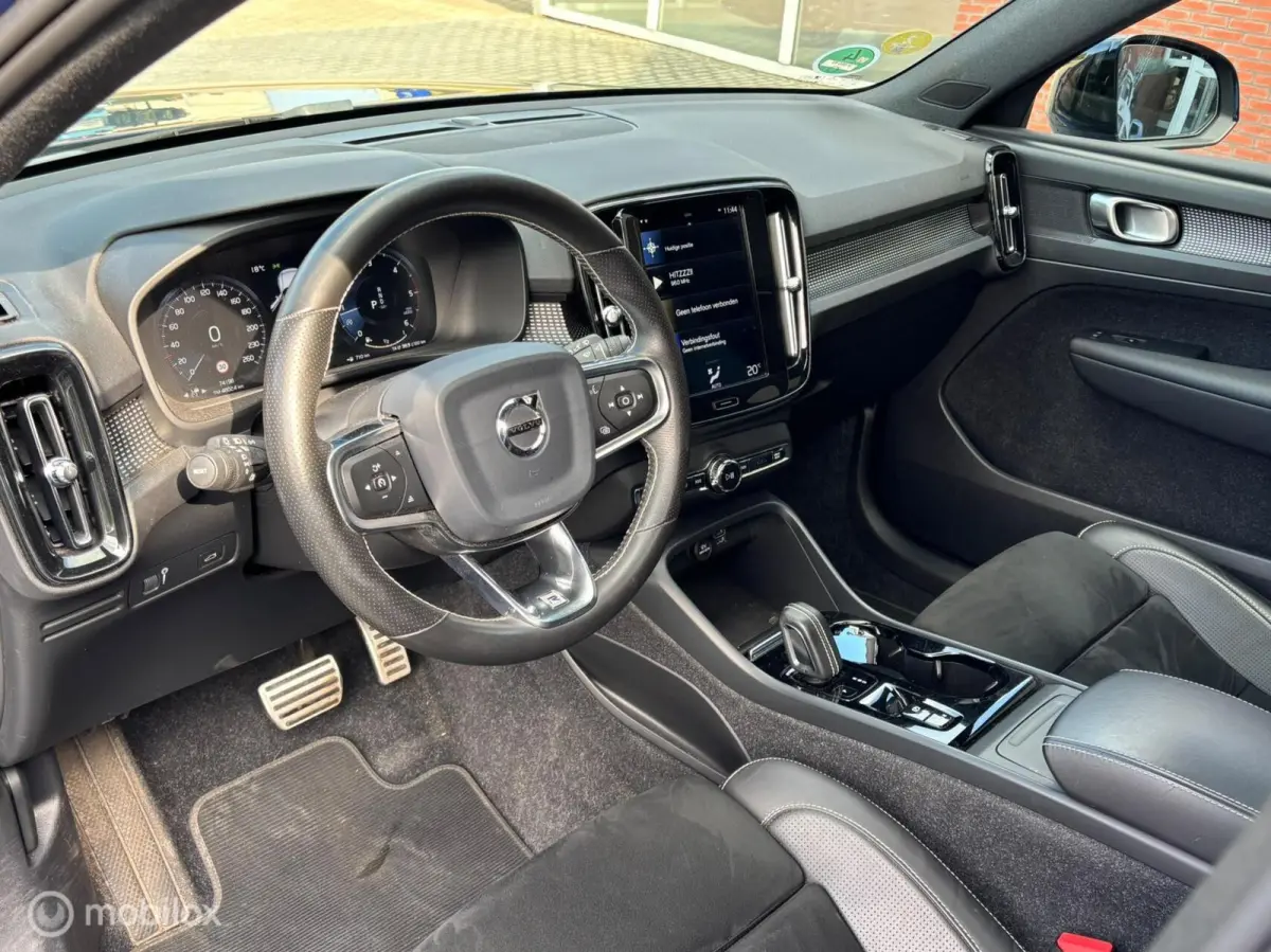2.0 D4 AWD R-Design | Automaat | Schuif/kanteldak | Uitklapbare Trekhaak met 2100Kg trekgewicht!