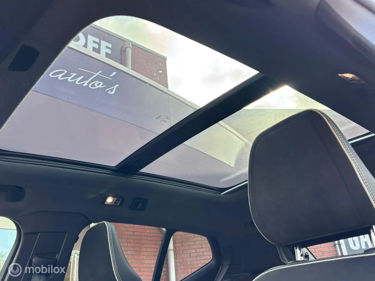 2.0 D4 AWD R-Design | Automaat | Schuif/kanteldak | Uitklapbare Trekhaak met 2100Kg trekgewicht!