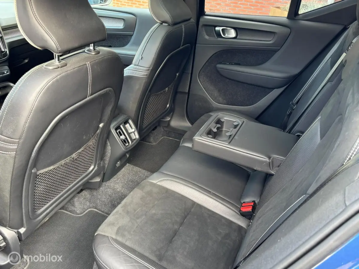 2.0 D4 AWD R-Design | Automaat | Schuif/kanteldak | Uitklapbare Trekhaak met 2100Kg trekgewicht!