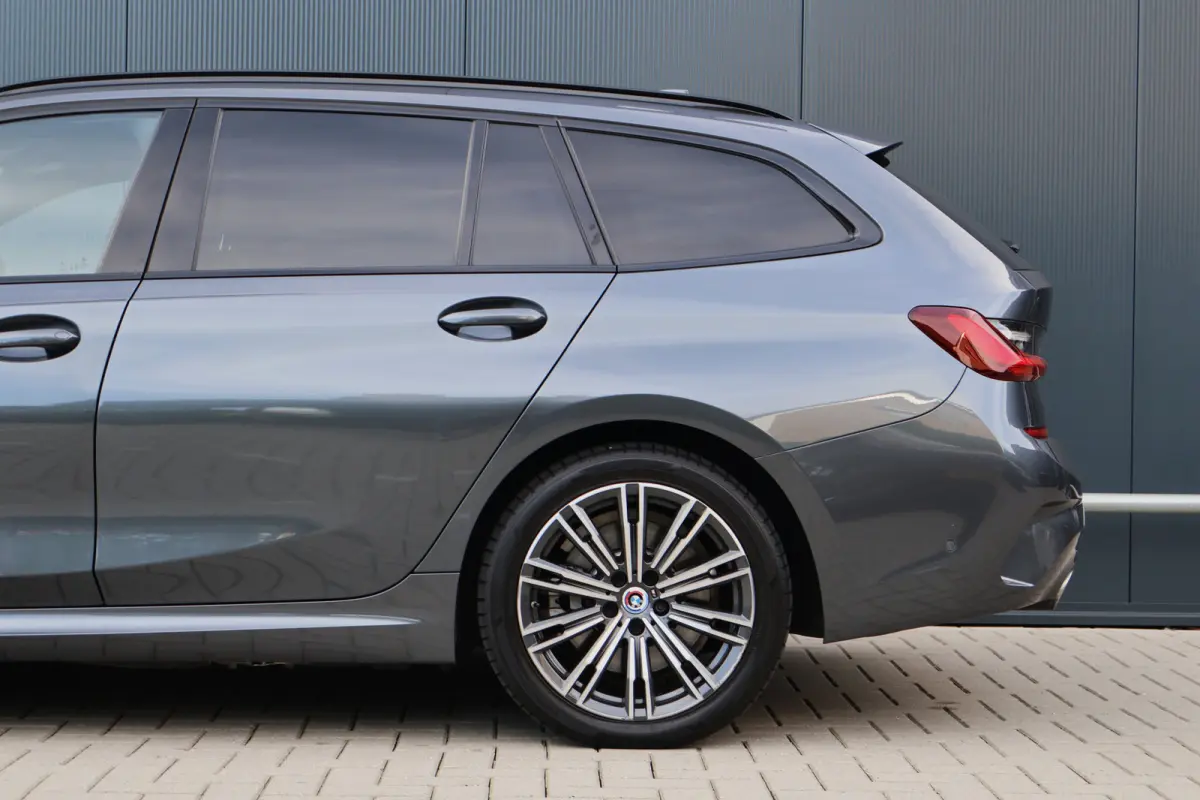 320e M-Sport Business Edition Plus | 96% soh! | 50 Jahre | Trekhaak | Stoelverwarming | Camera | Leer | DAB+