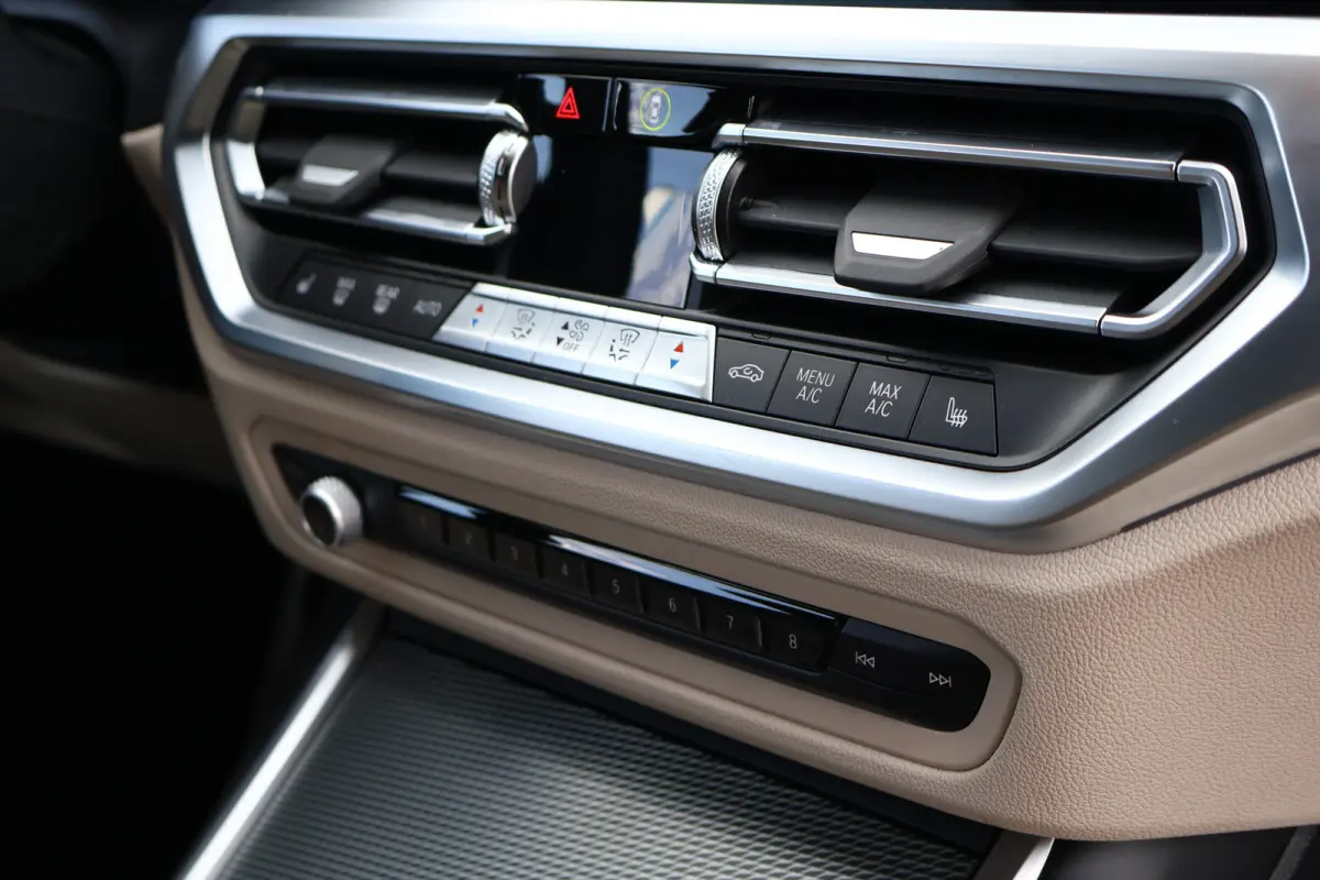 320e M-Sport Business Edition Plus | 96% soh! | 50 Jahre | Trekhaak | Stoelverwarming | Camera | Leer | DAB+