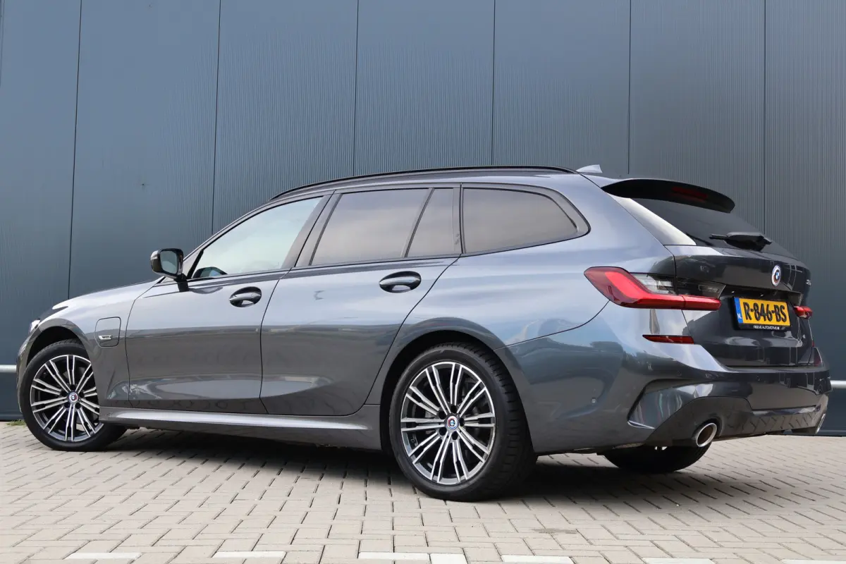 320e M-Sport Business Edition Plus | 96% soh! | 50 Jahre | Trekhaak | Stoelverwarming | Camera | Leer | DAB+