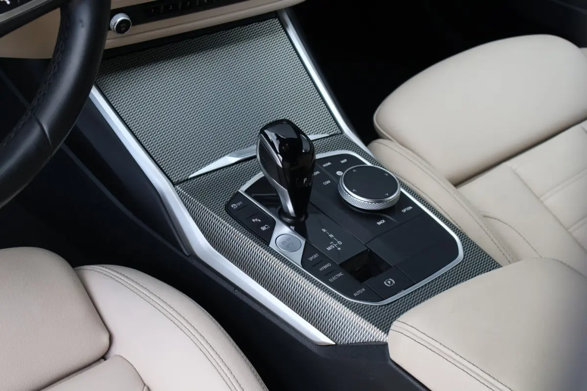 320e M-Sport Business Edition Plus | 96% soh! | 50 Jahre | Trekhaak | Stoelverwarming | Camera | Leer | DAB+