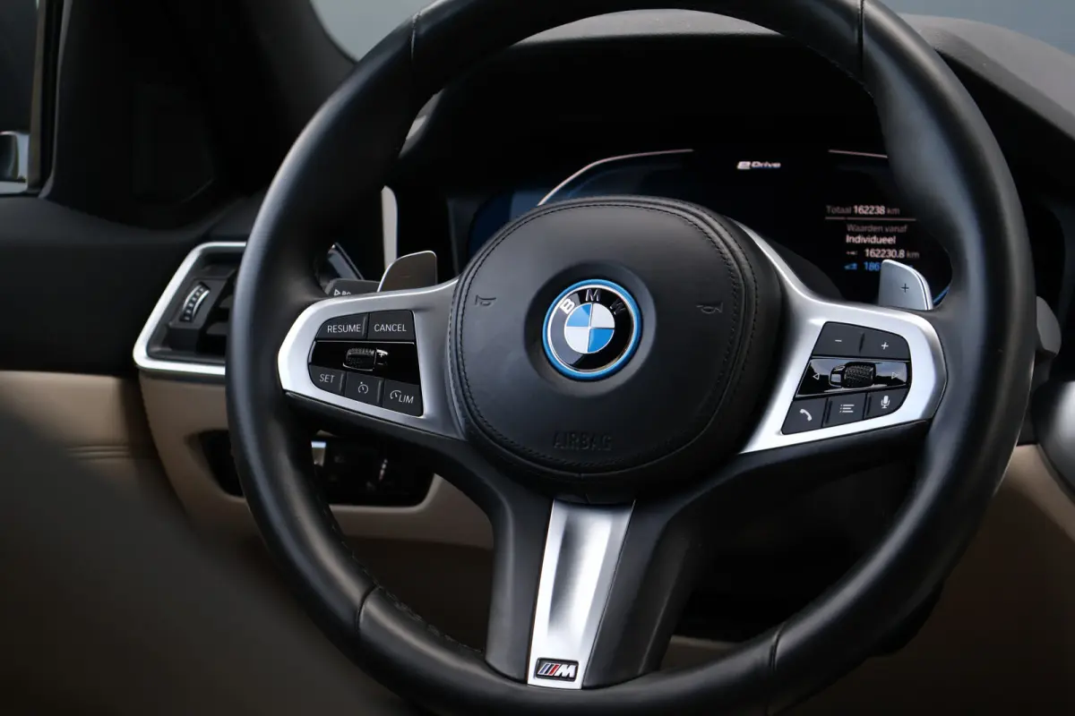 320e M-Sport Business Edition Plus | 96% soh! | 50 Jahre | Trekhaak | Stoelverwarming | Camera | Leer | DAB+