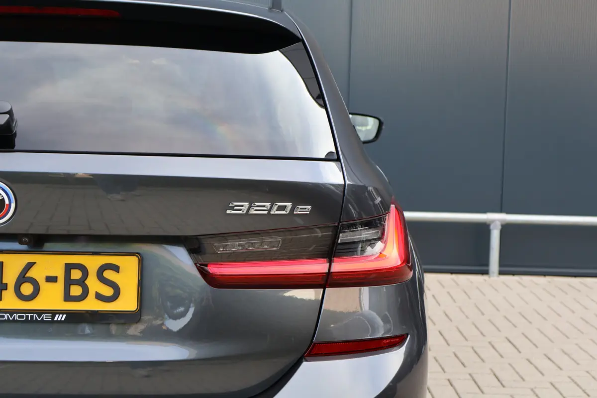 320e M-Sport Business Edition Plus | 96% soh! | 50 Jahre | Trekhaak | Stoelverwarming | Camera | Leer | DAB+