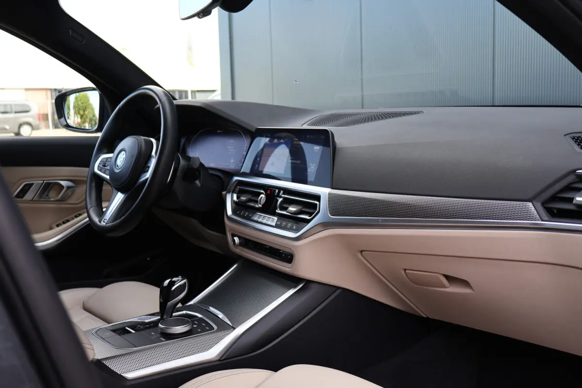 320e M-Sport Business Edition Plus | 96% soh! | 50 Jahre | Trekhaak | Stoelverwarming | Camera | Leer | DAB+