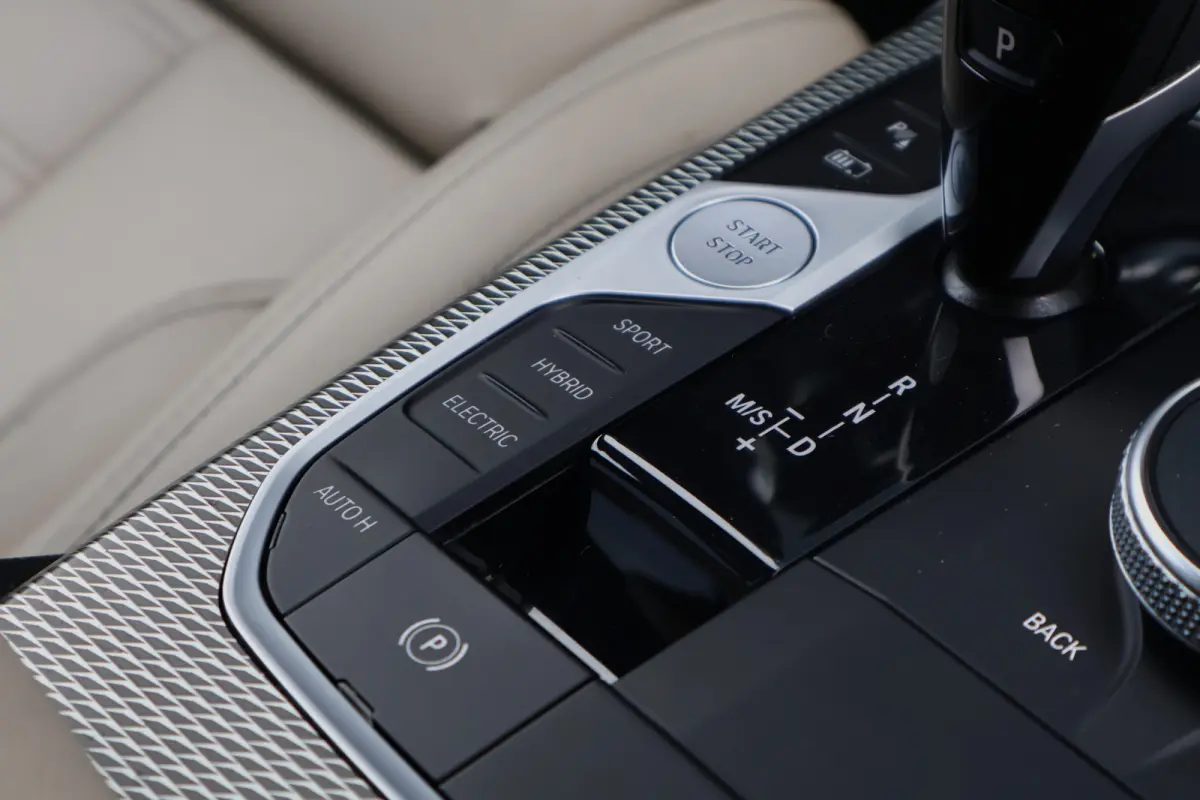 320e M-Sport Business Edition Plus | 96% soh! | 50 Jahre | Trekhaak | Stoelverwarming | Camera | Leer | DAB+